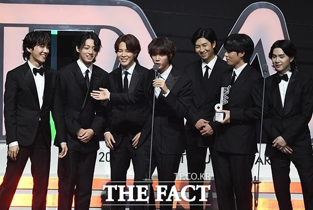 방탄소년단이 군백기를 지나며 완전체로는 오랫동안 자리를 비웠지만 이들의 글로벌 존재감과 영향력은 여전히 비교불가다. 사진은 군백기 직전 2022 더팩트 뮤직 어워즈에 참석했을 당시 모습. /더팩트 DB