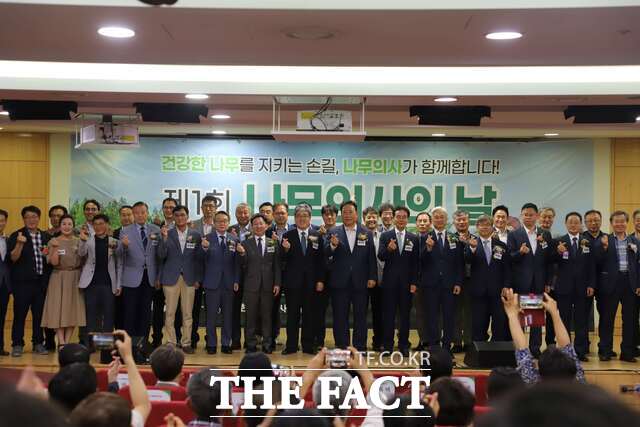 어기구 의원은 24일 국회의원회관 제2소회의실에서 ‘제1회 나무의사의 날 기념 수목 진료 발전방안 토론회를 개최했다. /어기구 의원실