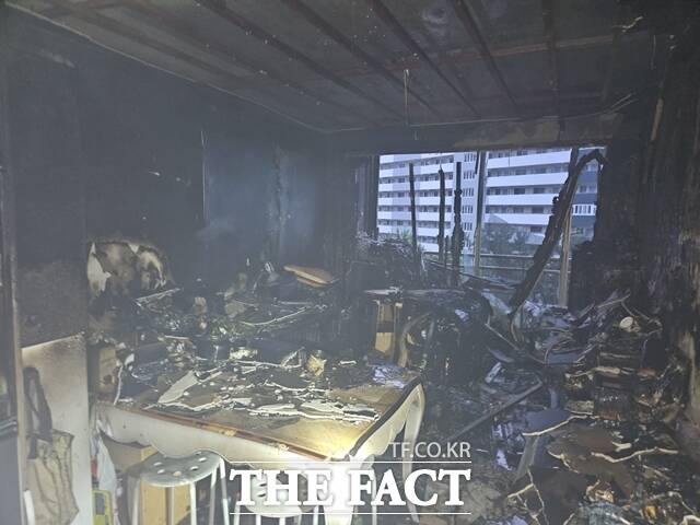 불이 난 아파트 내부 모습. /부산소방재난본부