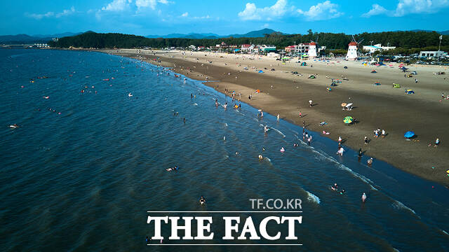 7월 5일 개장을 앞둔 서천군 춘장대해수욕장 전경. /서천군