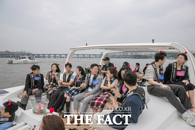 서울시 미혼남녀 만남행사 설렘, in 한강 시즌2가 지난 21일 반포 한강공원 세빛섬에서 성황리에 개최됐다./서울시