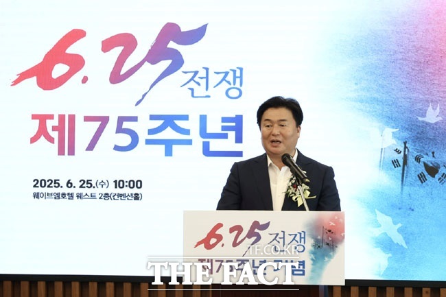 임병택 시흥시장이 6·25전쟁 제75주년 행사에서 인사말을 하고 있다./시흥시