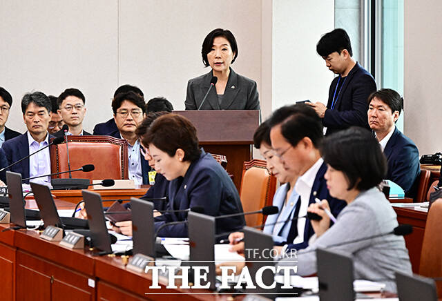 추경안 보고하는 오영주 중소벤처기업부 장관.