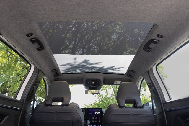 지난 25일 오후 서울 광진구 워커힐 아스톤하우스를 출발해 팔당댐 와인딩 구간을 거쳐 경기도 양평군까지 왕복 약 74㎞ 코스에서 세닉 E-Tech 100% 일렉트릭을 주행했다. 솔라베이 파노라믹 루프. /르노코리아