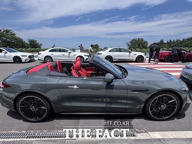 메르세데스-벤츠코리아는 지난 23~24일 제주 엠버 퓨어힐 호텔 & 리조트에서 2025 드림 라이드 in 제주를 열고 7종의 드림카를 선보였다. 메르세데스-AMG SL 43. /제주=황지향 기자