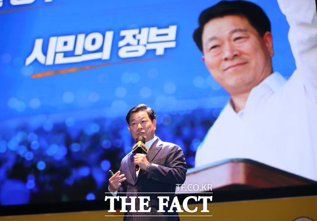 박승원 광명시장이 제6회 자치분권 포럼 자치분권 아리랑에서 발언하고 있다./광명시