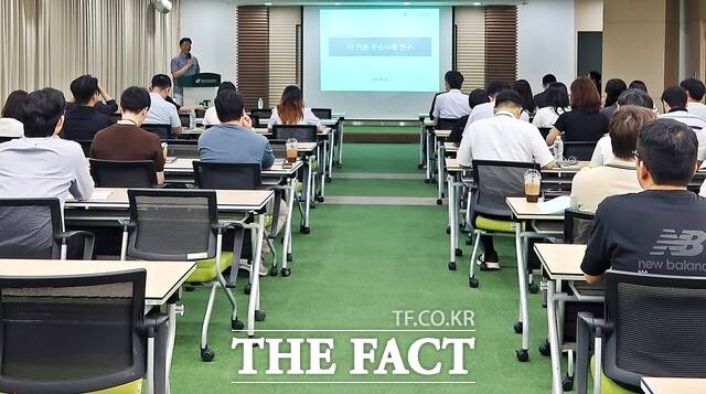 24일 한국농수산식품유통공사(aT)가 2025년도 경영성과 피드백 워크숍을 개최하고 있다./한국농수산식품유통공사