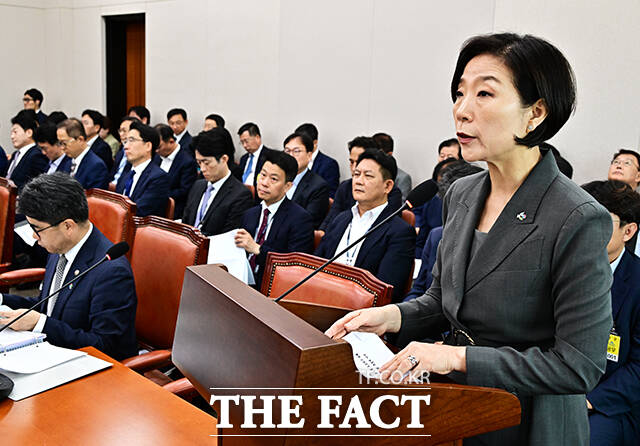 추경안 보고하는 오영주 중소벤처기업부 장관.