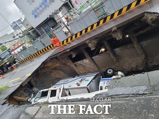 부산 도시철도 사상~하단선 공사 구간에서 발생한 땅 꺼짐 현상. /부산경찰청