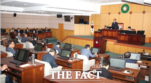 정읍시의회가 지난 24일 2024 회계연도 결산 승인안을 가결하고 2025년도 제1회 추가경정예산안 1조 2,189억 6,394만 원을 확정 후 정례회를 마무리했다. / 정읍시의회