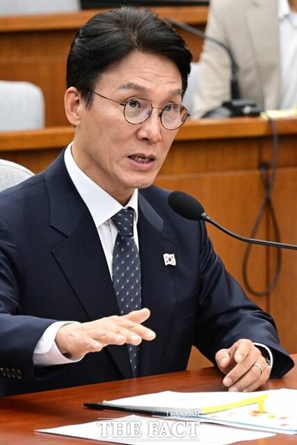 김민석 국무총리 후보자는 25일 사회갈등 해소와 관련해 평소 정치적 이념이나 지향이 달랐던 부분까지 적극 대화하면서 풀어가겠다고 밝혔다. /남윤호 기자