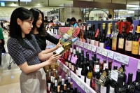  백화점 3사, 여름 정기세일 돌입…무더위에 할인 경쟁 본격화