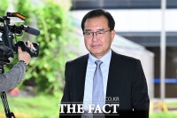  사무실 출근하는 이명현 특검 [포토]