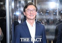  밝은 표정으로 출근하는 전재수 후보 [포토]