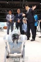  AI 로봇 현장 살피는 국정위 경제분과 [포토]