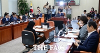 '계엄법 개정안' 국방위 통과 '계엄시 군·경 국회 출입금지' [TF사진관]
