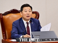  산자위 전체회의 주재하는 이철규 위원장 [포토]