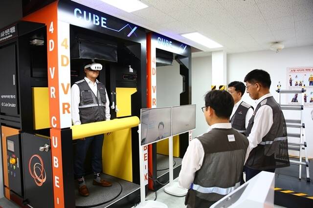 한화 건설부문이 서울역북부역세권 복합개발사업 건설현장 내 교육·체험·관제를 통합한 건설안전보건센터를 설치했다. /한화 건설부문