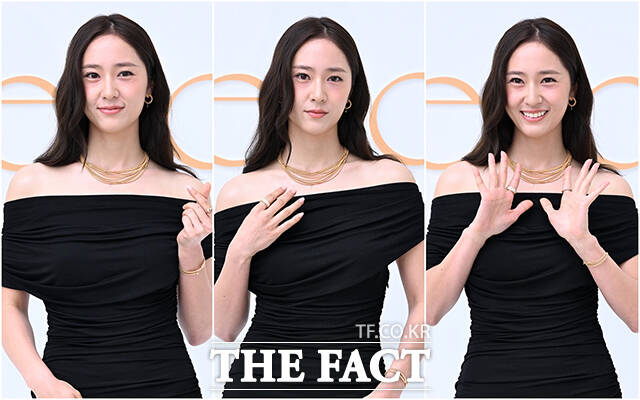 배우 정수정(크리스탈)이 26일 오전 서울 강남구 갤러리아 백화점 명품관 EAST 야외공간에서 열린 독일 하이 주얼리 브랜드 벨렌도르프 갤러리아 부티크 오프닝 기념 행사에 참석해 포즈를 취하고 있다. /서예원 기자