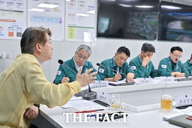 광주 서구가 장마철에 대비해 재난 대응을 강화하기 위해 대책회의를 개최하고 있다./광주 서구