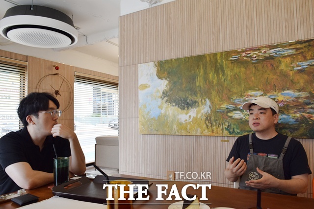 의령군은 전국에서도 손꼽히는 인구소멸 위기 지역이다. 다행히도 한 씨 부부와 같이 의령군에 정착하고자 도전하는 청년들이 적지 않다. 한 씨는 초창기와 달리 지자체도 많이 달라졌다고 했다. 그는 군 입장에서는 나름대로 시행착오를 거치면서 어느 정도 기준을 마련한 상황 같다고 말했다. /이철영 기자