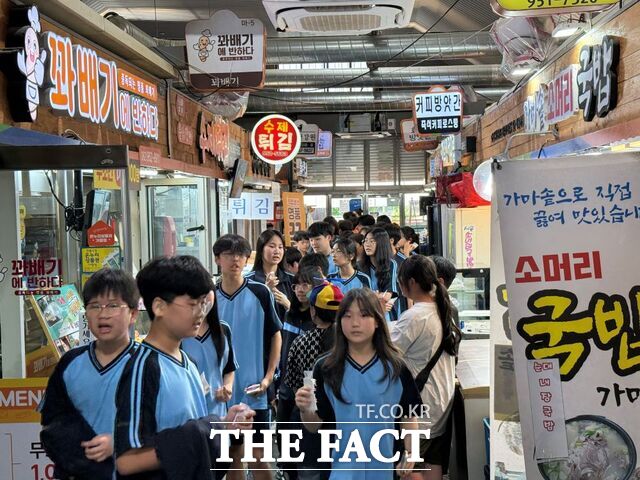 광주시교육청이 전통시장 체험 교육을 운영하고 있다./광주시교육청