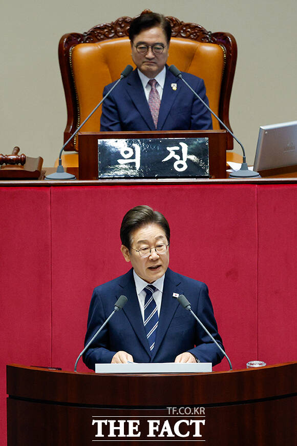 이재명 대통령이 26일 오전 국회 본회의장에서 추가경정예산에 대한 시정연설을 하고 있다. /국회사진기자단