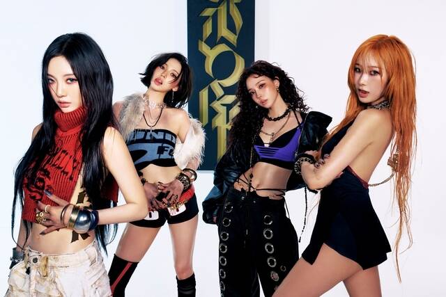 에스파의 새 싱글 앨범 Dirty Work가 선주문 수량 101만 장을 돌파했다. /SM엔터