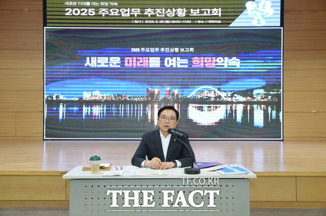 김석필 천안시장 권한대행 부시장이 지난 5월 26일 대회의실에서 2025 주요업무 추진 상황 보고회를 주재하고 있다. /천안시