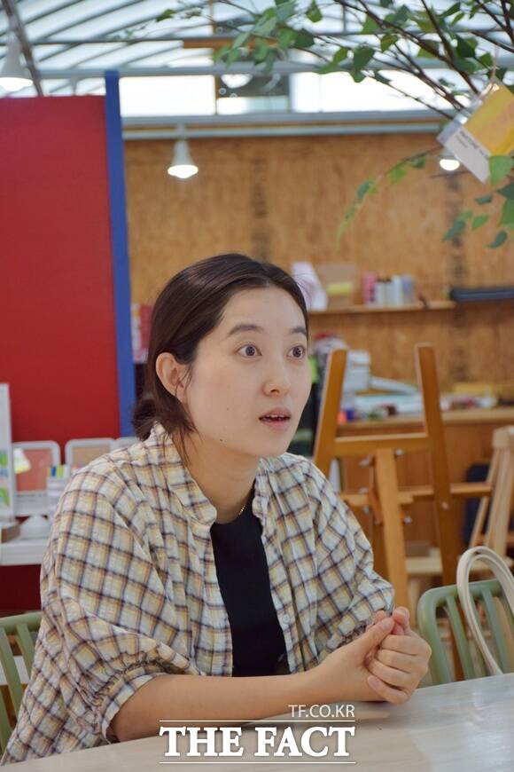 손 씨는 귀농을 하더라도 아이들 교육으로 결국엔 떠나거나 귀농 기러기가 될 수밖에 없다고 했다. 그는 아이들에게 농촌은 놀이터와 같아서 너무 좋긴 하지만 교우 문제는 또 다르다며 결국 엄마들을 붙잡아야 한다. 제가 볼 때는 거점 학교를 만들어 지역 실정에 맞는 교육이 실현돼야 한다고 본다고 강조했다. /이철영 기자