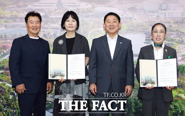 26일 대전 서구청 보라매실에서 대전서구자원봉사센터와 국제와이즈멘 한국지역 서부지구 대전지방 업무협약식이 열리고 있다. /대전 서구