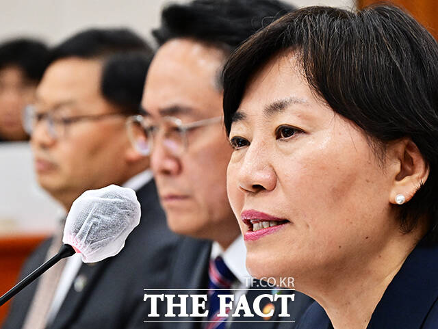 윤석열 정부에서 임명됐다가 이재명 정부에서 유임된 송미령 농림축산식품부 장관이 27일 여당 의원들을 만나 새정부 국정철학에 발맞춘 정책 추진을 약속했다. /배정한 기자
