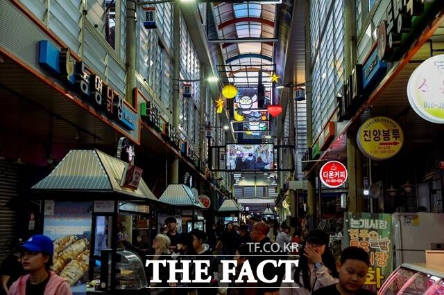 진주 올빰토요야시장 모습. /진주시