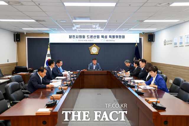 당진시의회는 25일 시의회 대회의실에서 드론산업육성특별위원회 활동 결과보고회를 개최했다. /당진시의회