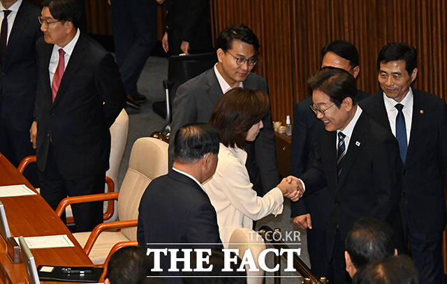 나경원 국민의힘 의원이 김민석 국무총리 후보자 지명 철회와 국회 법사위원장 반환을 요구하며 철야 농성에 돌입했다. /국회사진기자단