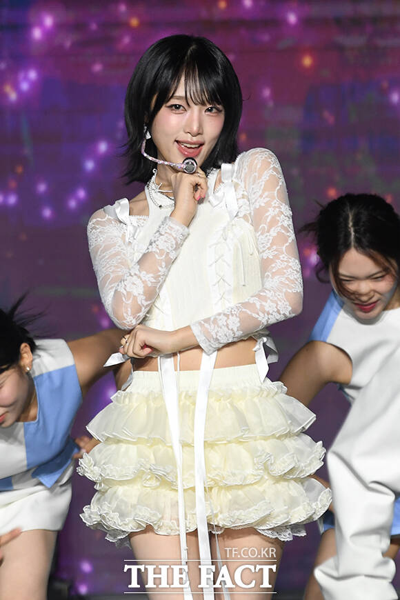 가수 최예나가 28일 개최되는 그룹 방탄소년단 진의 솔로 팬콘서트 무대에서 진과 함께 Loser 무대를 꾸민다. /장윤석 기자