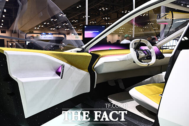 BMW의 전기차 라인업은 프리미엄 소형 SUV iX1·iX2, 중형 쿠페형 세단 i4, 준대형 세단 i5, 대형 SUV iX, 플래그십 세단 i7까지 세단과 SUV를 모두 아우른다. 콘셉트카 BMW 비전 노이어 클라쎄. /장윤석 기자