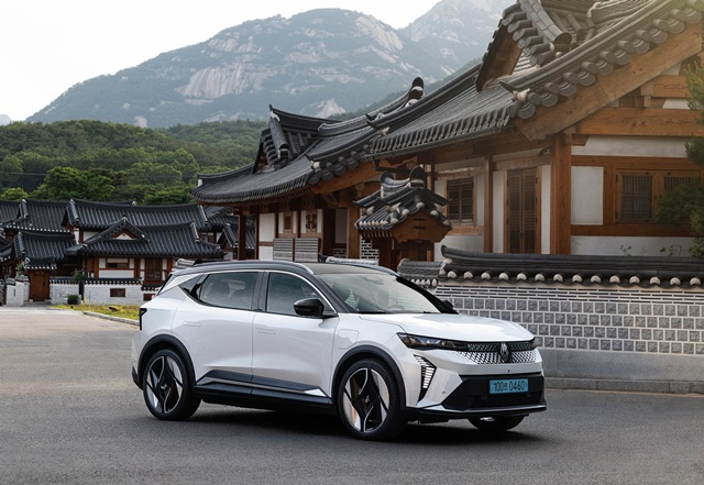 르노코리아는 순수 전기 스포츠유틸리티차(SUV) 세닉 E-Tech 100% 일렉트릭(세닉 E-Tech)의 사전예약을 27일부터 시작한다고 밝혔다. /르노코리아