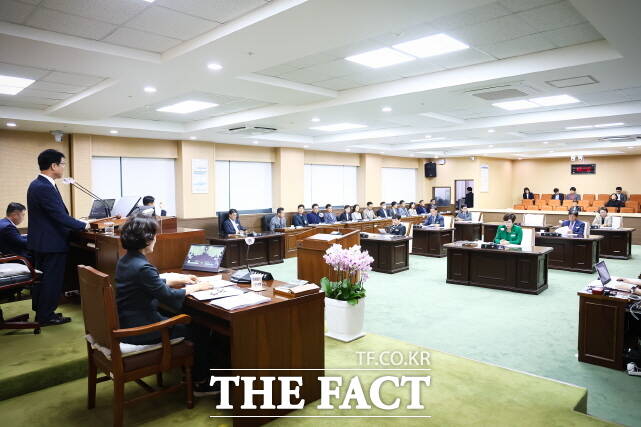 청양군의회가 26일 본회의장에서 제312회 제1차 정례회 제2차 본회의를 열고 있다. /청양군의회