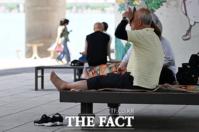 기상청은 27일 오전 11시를 기해 전남과 전북 일부 지역, 경북과 경남 일부 지역, 광주, 대구, 부산, 울산 등에 폭염주의보를 발효했다. /서예원 기자