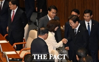  나경원, 철야 농성 돌입…