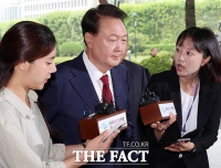  尹 내란특검 출석, 취재진 질문엔 '묵묵부답' [포토]