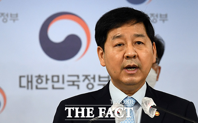 구윤철 국무조정실장이 2021년 8월 25일 오후 서울 종로구 정부서울청사 합동브리핑실에서 청년특별대책을 발표하고 있다. /임영무 기자