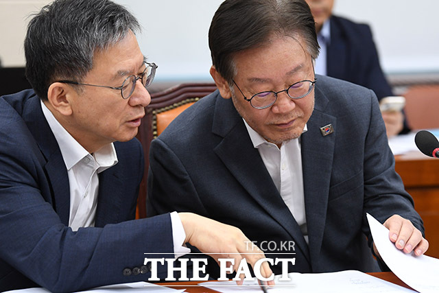 30일 정치권에 따르면 이재명 대통령은 29일 법무부 장관, 행정안전부 장관 후보자에 각각 더불어민주당 정성호 의원과 윤호중 의원을 지명했다. 정 의원과 윤 의원은 5선 중진으로 이 대통령의 국정철학을 깊이 이해하고 있다는 평가를 받는다. /남용희 기자