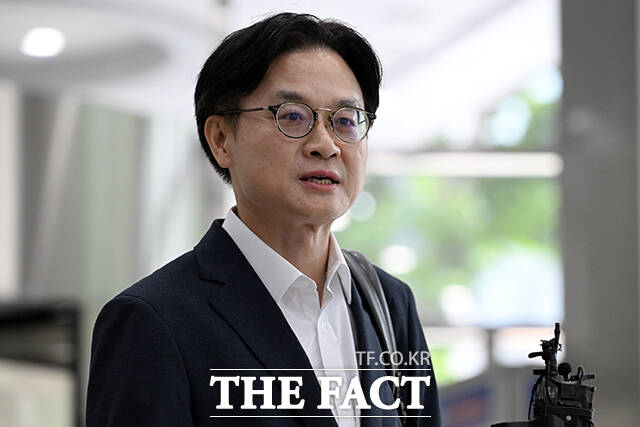 김정관 산업통상자원부 장관 후보자가 30일 오전 서울 강남구 한국기술센터에 마련된 인사청문회 준비 사무실로 출근하면서 취재진의 질문에 답변하고 있다. /서예원 기자