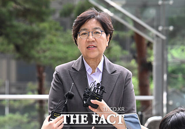 정은경 보건복지부 장관 후보자가 30일 오전 서울 중구 T타워에 마련된 인사청문회 준비 사무실로 출근하며 지명 소감을 밝히고 있다. /박헌우 기자