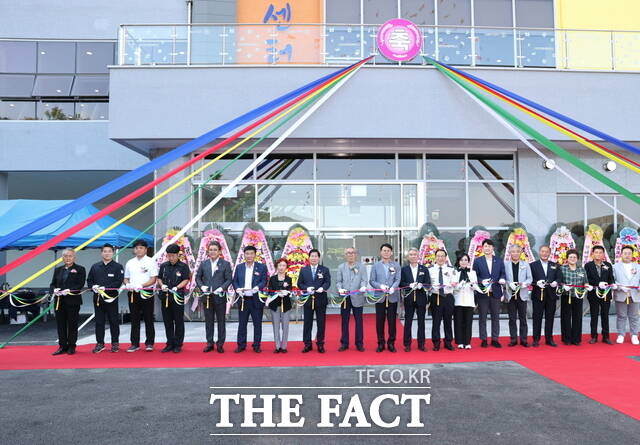 고흥군이 도양복합문화센터의 준공식을 개최하고 있다. /고흥군