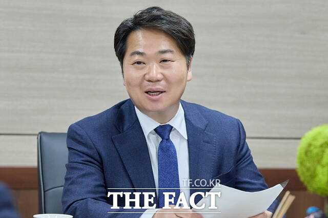 오세현 아산시장이 30일 열린 7월 확대간부회의에서 비상민생경제특별위원회와 관련해 후속 조치의 속도감 있는 추진을 강력히 주문했다. /아산시