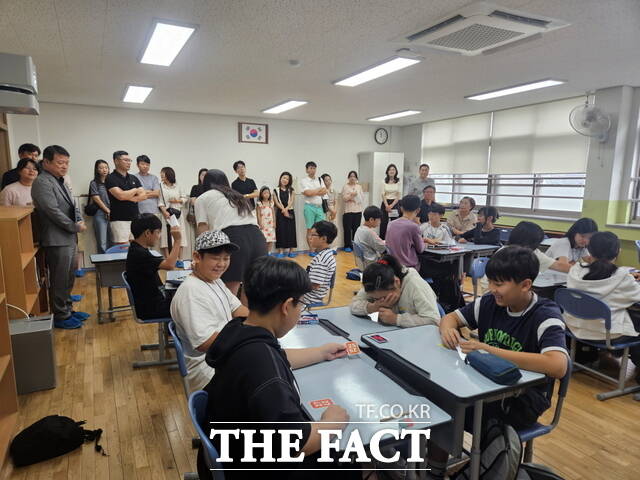 천안교육지원청은 지난 28일 영재교육원과 천안AI꿈키움터에서 학부모 공개수업을 실시했다./천안교육지원청