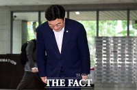  출근 인사하는 윤호중 행안부 장관 후보자 [포토]